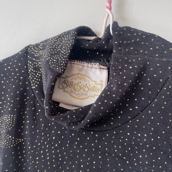 Silk and Satin Elegant Rose Top Small - Picture 3 of 4